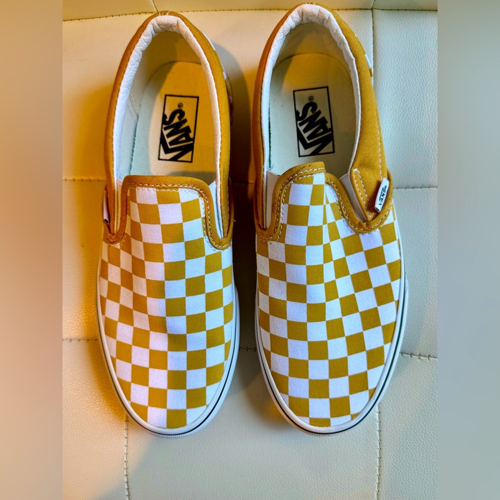 NEW Vans Slip On Golden Yellow Checkerboard NWOB Size 8.5 Women’s/Men’s 7